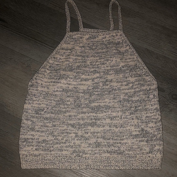 KENDALL + KYLIE CROPPED CROCHET HALTER TANK - Picture 1 of 3